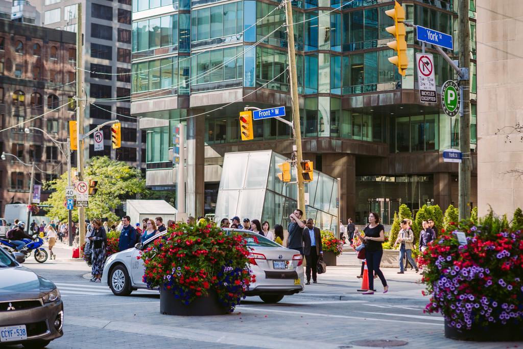 Luxury In Yorkville Toronto Bagian luar foto